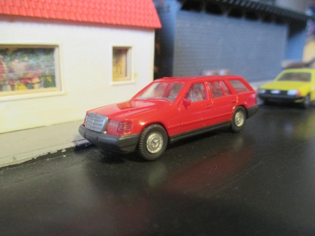 Mercedes Benz W124 230TE - Wiking rood, Hobby en Vrije tijd, Modelauto's | 1:87, Ophalen of Verzenden, Gebruikt, Auto, Wiking