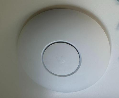 Unifi AP-AC-Pro access point, Computers en Software, Accesspoints, Zo goed als nieuw, Ophalen of Verzenden