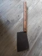 Antieke grote hakbeil, Ophalen