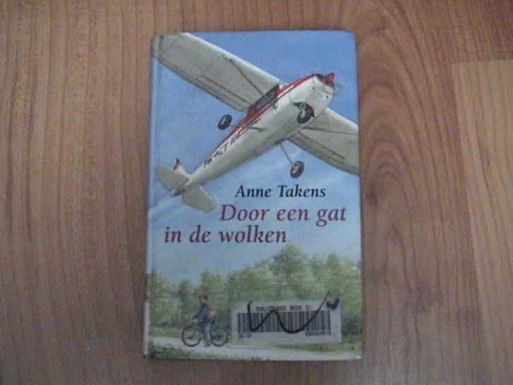 Door een gat in de wolken - Anne Takens - ziekte / wens papa, Boeken, Kinderboeken | Jeugd | onder 10 jaar, Gelezen, Non-fictie