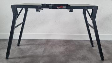 Luxe keyboard standaard beschikbaar voor biedingen