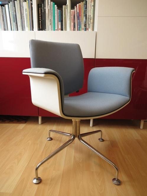 Vepa Fado stoel, Fado-VKS lichtblauw wit, made in holland, Huis en Inrichting, Stoelen, Gebruikt, Eén, Hout, Stof, Blauw, Ophalen of Verzenden