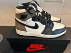 Nike Air Jordan 1 Mocha - 43, Kleding | Heren, Nieuw, Ophalen of Verzenden, Bruin, Nike