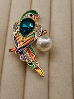 Antiek stijl broche met vogel en faux parel.