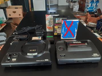Sega spelcomputers Mega Drive en Master System II met games