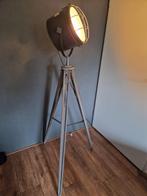 Industriele driepoot lamp, Huis en Inrichting, Lampen | Vloerlampen, Ophalen, Zo goed als nieuw, 150 tot 200 cm, Metaal