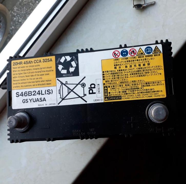 GS Yuasa 12V autobatterij 45Ah en 325A - Accu 75% capaciteit, Auto-onderdelen, Accu's en Toebehoren, Mitsubishi, Gebruikt, Ophalen of Verzenden