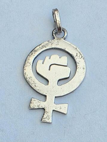 Zilveren Hanger Feminisme  beschikbaar voor biedingen