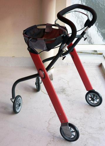 TRUST binnenrollator als NIEUW (zwart-rood) beschikbaar voor biedingen
