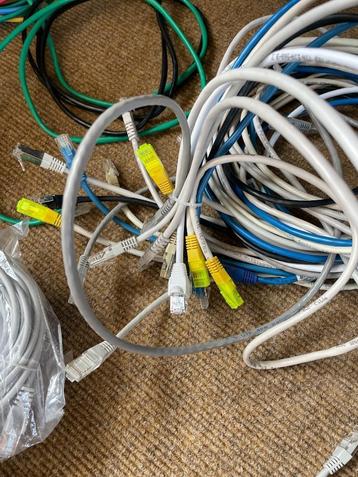 48x diverse CAT5e netwerkkabels 1,00 meter t/m 15 meter beschikbaar voor biedingen