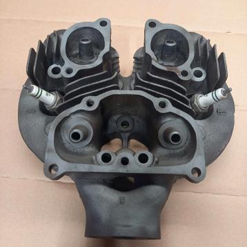 Cilinderkoppen gietijzer BSA A7 1 x 67-381. 1 x 67-1063 beschikbaar voor biedingen