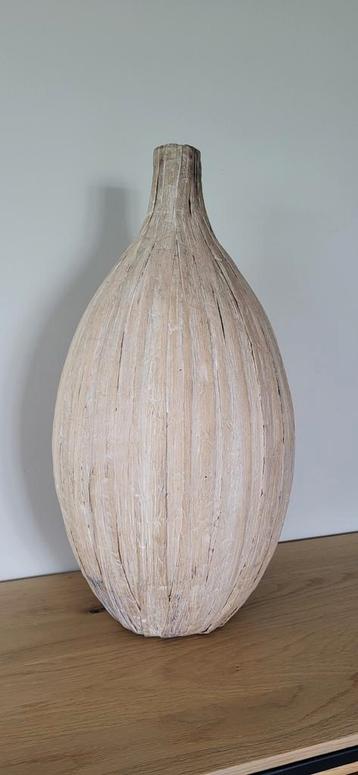 Grote siervaas van bananenblad beschikbaar voor biedingen