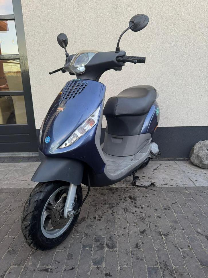 ⭐️Piaggio zip 2 takt 50cc Brom 15037 Km Blauw⭐️, Fietsen en Brommers, Scooters | Piaggio, Zo goed als nieuw, Zip, Tweetakt, Ophalen