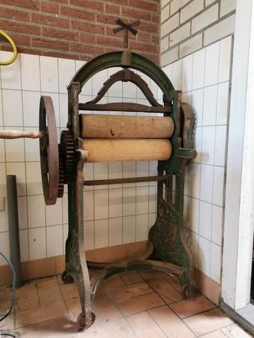 Antieke Mangel - Prachtig Decoratiestuk beschikbaar voor biedingen