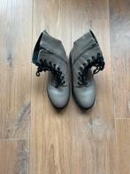 Taupe veter schoenen, Beige, Lage of Enkellaarzen, Ophalen of Verzenden, Gedragen