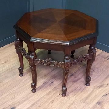 Octogonale salontafel of bijzettafel beschikbaar voor biedingen