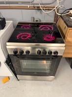 Indesit keramisch fornuis 2 fase, Witgoed en Apparatuur, Fornuizen, Keramisch, Grill, Zo goed als nieuw, Vrijstaand