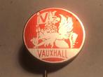 Metalen VAUXHALL AUTOMERK Speld (Rood/Aluminiumkleur)., Verzenden, Zo goed als nieuw, Transport, Speldje of Pin