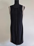 J288 - Zwarte Marc Cain jurk met bruine streep maat 4 = 40, Kleding | Dames, Jurken, Ophalen of Verzenden, Zo goed als nieuw, Maat 38/40 (M)