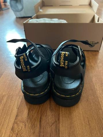 Dr. Martens HYDRO Nr. 37 beschikbaar voor biedingen