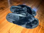 Pantoffels / fluffy slippers, zwart, mt 39/40, Kleding | Dames, Schoenen, Ophalen of Verzenden, Zo goed als nieuw, Zwart, Pantoffels of Sloffen