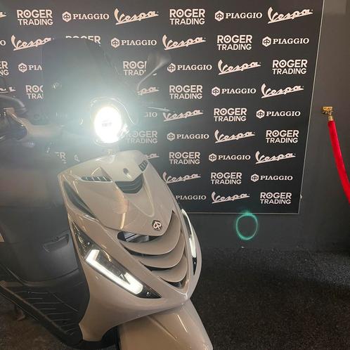 Piaggio Zip 50 Brom 4t E4 Nardo Grey 2020 /Angel eye /, Fietsen en Brommers, Brommeronderdelen | Algemeen, Zo goed als nieuw, Overige typen