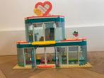 Lego friends ziekenhuis zonder ambulance., Gebruikt, Ophalen of Verzenden