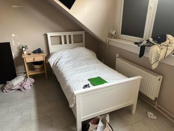 Bed met Nachtkastje - Wit beschikbaar voor biedingen