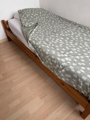 Stevig grenen 1-persoonsbed – ideaal als logeerbed beschikbaar voor biedingen