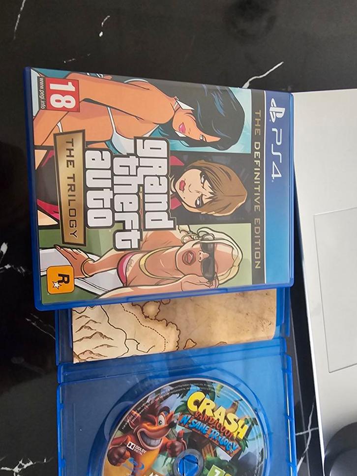 2 Playstation 4 Games: GTA Trilogy & Crash Bandicoot, Spelcomputers en Games, Spelcomputers | Sony PlayStation 4, Ophalen of Verzenden