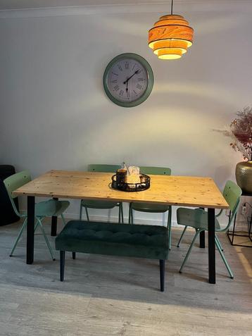 Stoelen (limegroen) beschikbaar voor biedingen