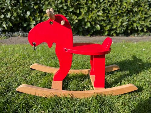 Z.g.a.n. IKEA EKORRE Hobbeleland, Kleur rood, Kinderen en Baby's, Speelgoed | Hobbelfiguren, Zo goed als nieuw, Ophalen of Verzenden