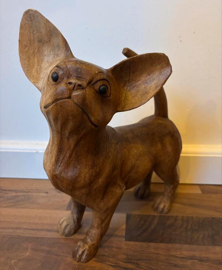 Handgemaakte suar- houten chihuahua +/- 30cm hoog, Antiek en Kunst, Kunst | Beelden en Houtsnijwerken, Ophalen of Verzenden