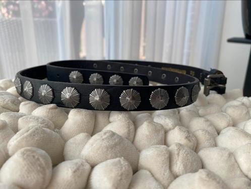Superleuke smalle zwartlederen riem met studs, maat 85, Kleding | Dames, Riemen en Ceinturen, Ophalen of Verzenden