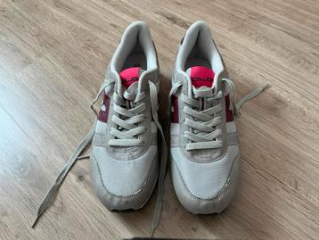 GLO Sneakers Maat 42 - zo goed als nieuw beschikbaar voor biedingen