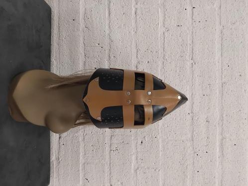 Unieke Middeleeuwse Replicahelm – Leer en Metaal –, Verzamelen, Overige Verzamelen, Zo goed als nieuw, Ophalen of Verzenden