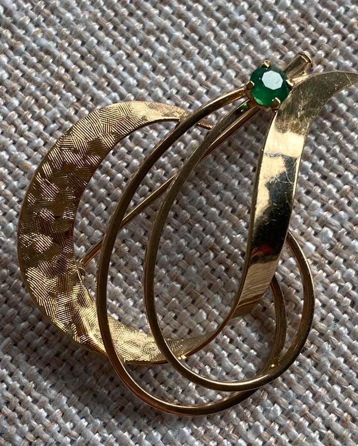 9 krt goud broche , smaragd , vintage, Sieraden, Tassen en Uiterlijk, Broches, Zo goed als nieuw, Goud, Goud, 4 tot 7 cm, Met edelsteen