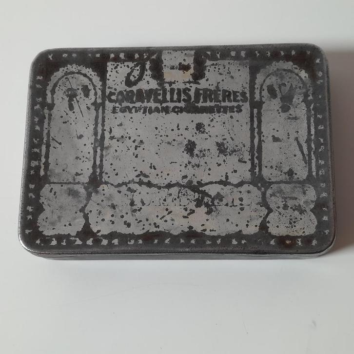 Caravellis Freres Egyptian Cigarettes Blikje, Verzamelen, Rookartikelen, Aanstekers en Luciferdoosjes, Gebruikt, Tabaksdoos of Verpakking