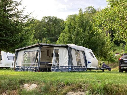 Hobby De luxe Easy 500 KMFE, Caravans en Kamperen, Caravans, Particulier, tot en met 6, 1000 - 1250 kg, Rondzit, Hobby, Dwars-stapelbed