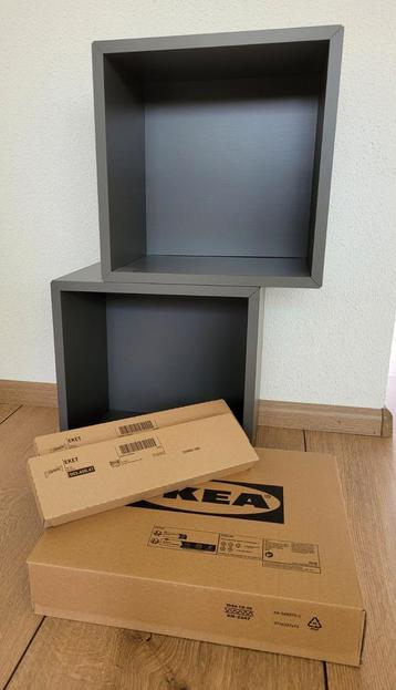 3 Ikea wandkasten kubusvorm met ophanging beschikbaar voor biedingen