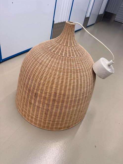 Grote rotan hanglamp – sfeervolle eyecatcher van 60 x 60 cm, Huis en Inrichting, Lampen | Hanglampen, Zo goed als nieuw, 50 tot 75 cm