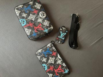 louis vuitton trio messenger bag beschikbaar voor biedingen