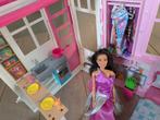 Barbie poppenhuis incl Barbies en accesoires, Ophalen of Verzenden, Zo goed als nieuw, Poppenhuis