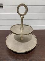 Zware metalen etagère met 2 plateaus – stoer & landelijk, Ophalen of Verzenden, Zo goed als nieuw