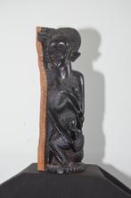 houten beeld met verstoten kind, Antiek en Kunst, Kunst | Beelden en Houtsnijwerken, Ophalen of Verzenden