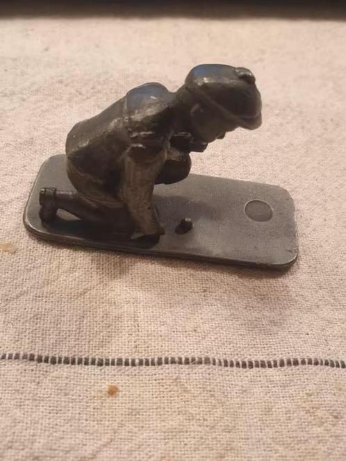 Beeldje tin ardje de graaf jongen knikkeren meeuws tiel, Antiek en Kunst, Kunst | Beelden en Houtsnijwerken, Ophalen
