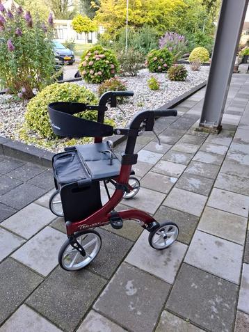 Nette Travixx Deluxe lichtgewicht rollator  beschikbaar voor biedingen