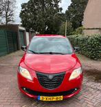 Lancia Ypsilon 0.9 Twinair 80PK 2014 Rood, Auto's, Lancia, Origineel Nederlands, Te koop, Airconditioning, Benzine