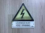 Vintage bord LEVENSGEVAAR HOGE SPANNING (geen emaille), Ophalen of Verzenden, Gebruikt, Reclamebord