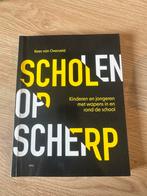 Scholen op scherp - Kees van Overveld - Nieuw, Ophalen of Verzenden, Nieuw, Overige onderwerpen